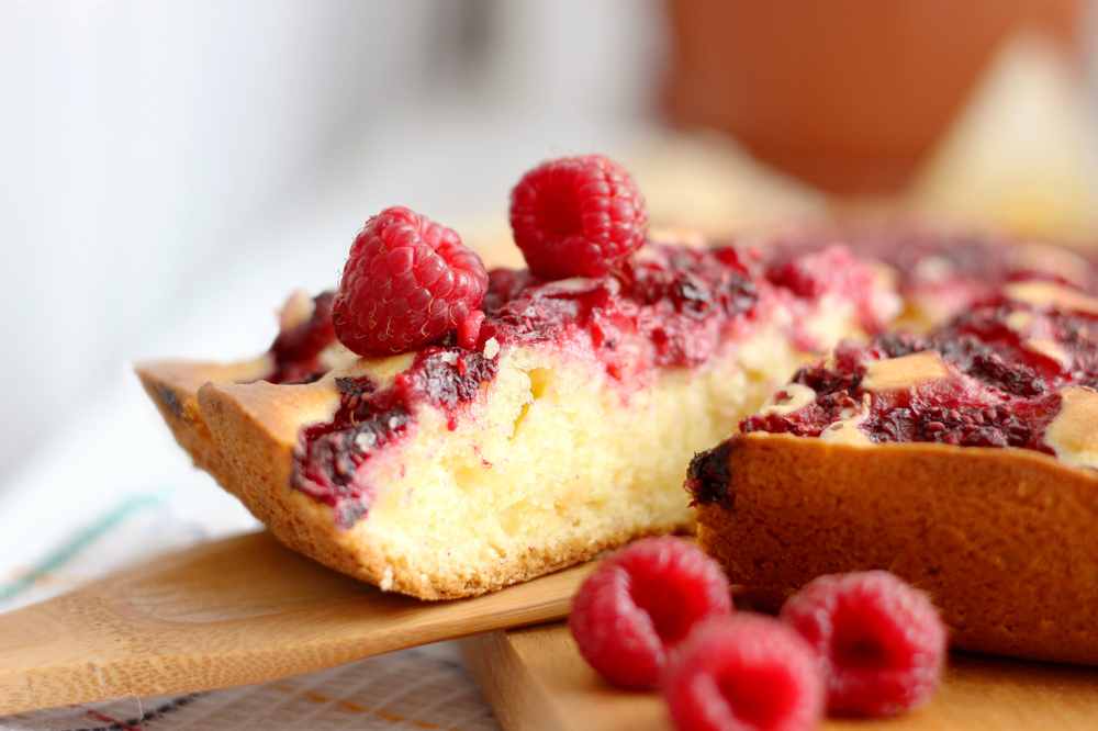 Torta di lamponi e crema pasticcera, la ricetta facile e gustosa