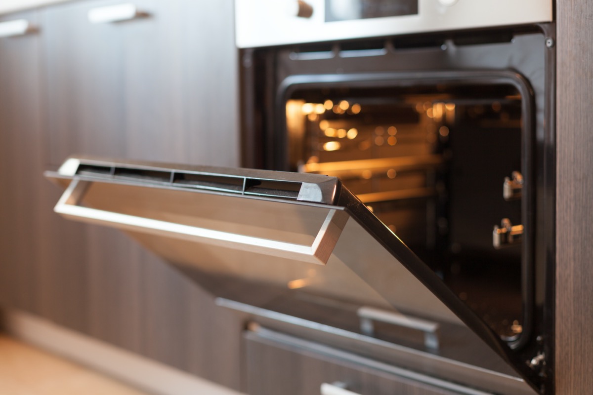 Pulizia forno pirolitico: come farla in modo efficiente