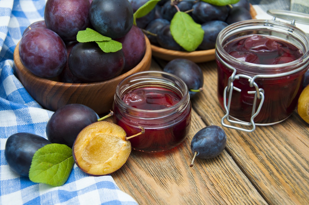 La ricetta delle prugne sciroppate da fare in casa facilmente
