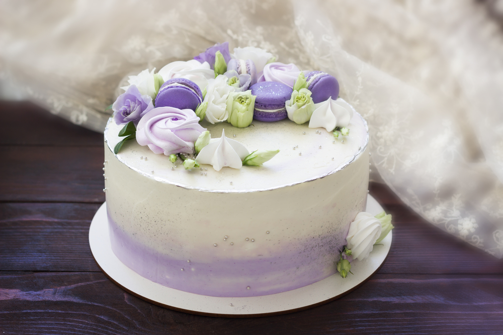 Torte decorate con macarons: 9 idee per le decorazioni