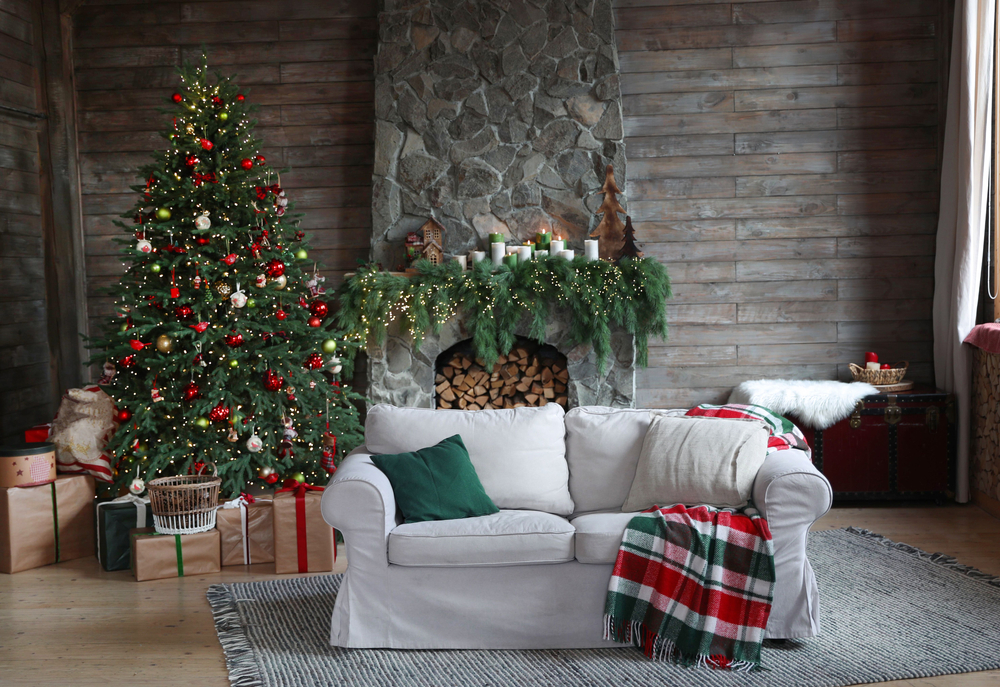 Come decorare il camino per Natale: 11 foto che ispirano