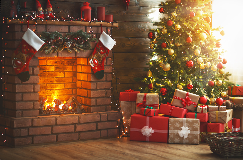 come-decorare-camino-natale-3.jpg