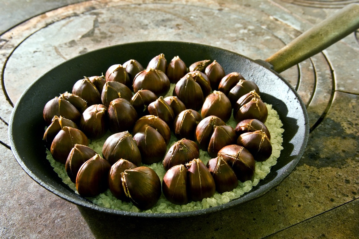 Cucinare le castagne col sale grosso: come fare