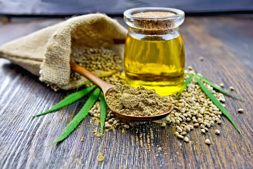 Olio di canapa, i benefici per la pelle