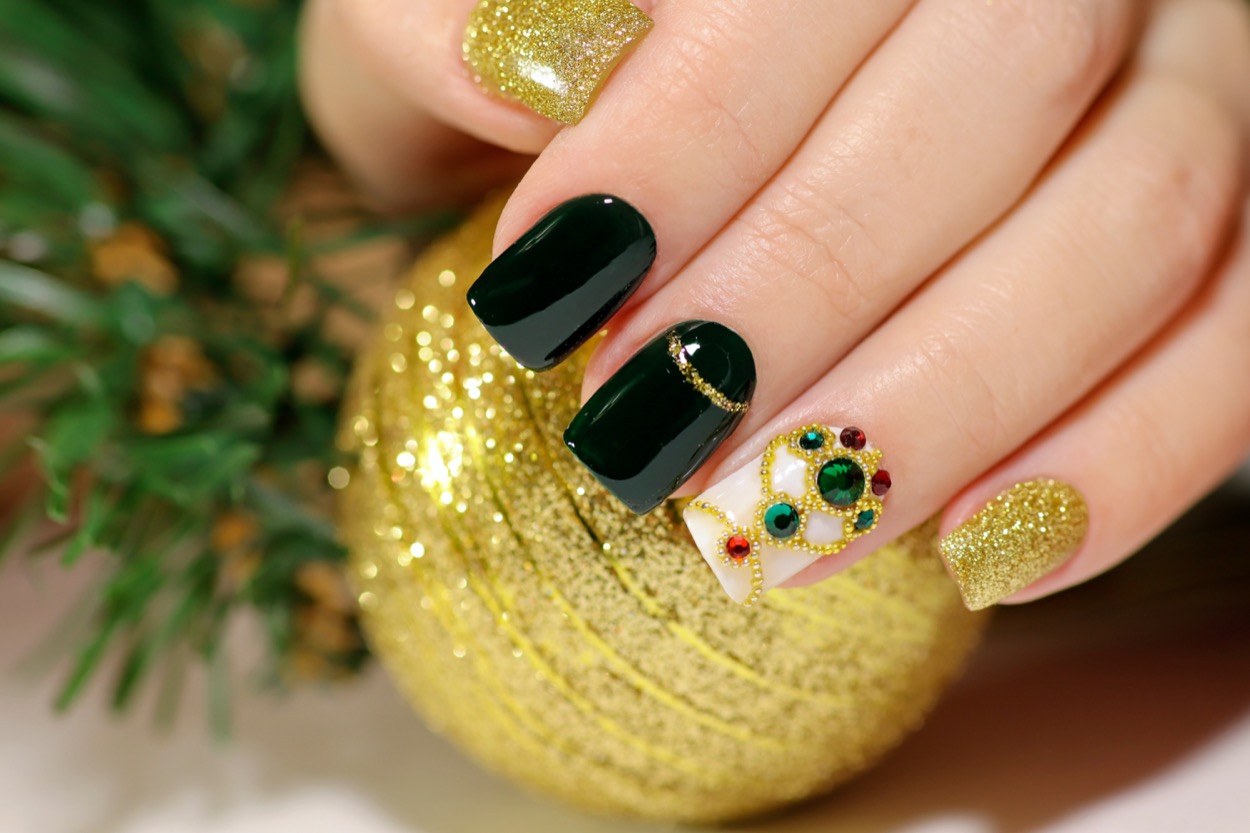Nail art per Natale 2020: 5 decori unghie da provare