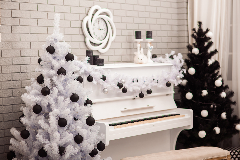 Come addobbare l'albero di Natale nero: 9 idee eleganti