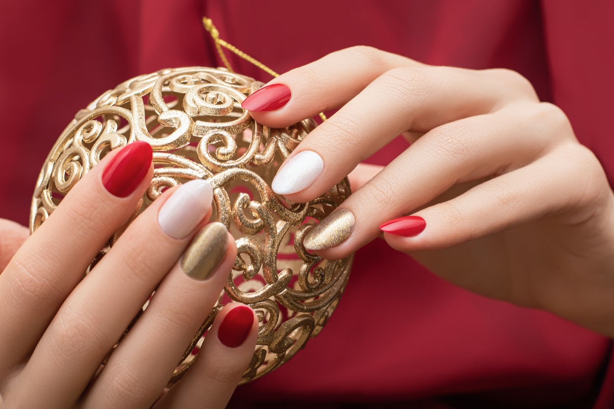Le 7 nail art per Capodanno 2021 più trendy per l'ultima notte dell'anno