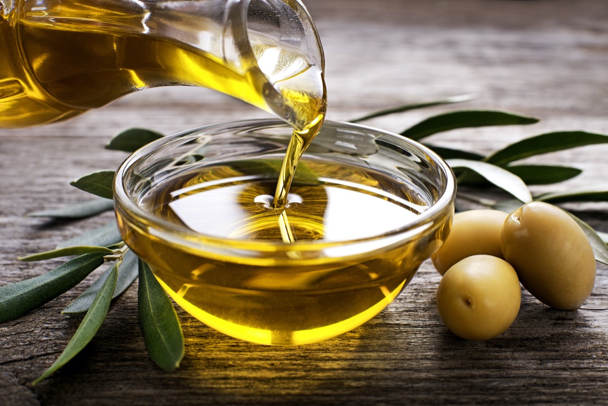Rimedi della nonna con olio d'oliva: come usarlo per i disturbi più comuni