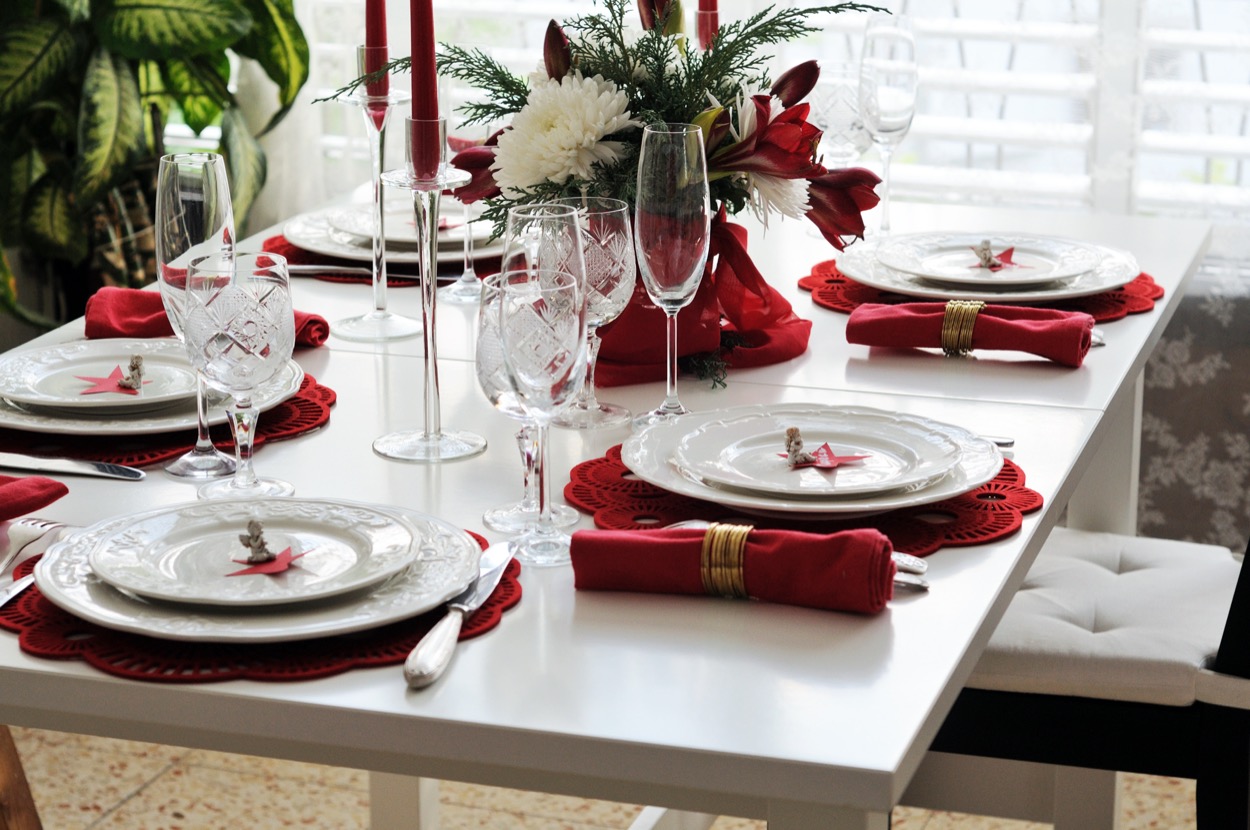 Come apparecchiare la tavola a Capodanno: 7 idee per una mise en place splendida