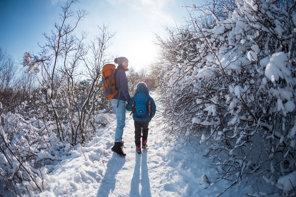 Montagna per bambini: 11 consigli per fare escursionismo in sicurezza anche in inverno