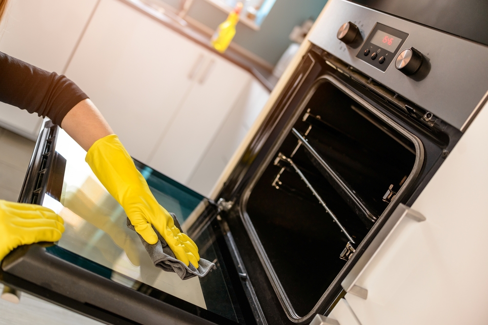 Come disincrostare il forno in modo ecologico: 7 rimedi casalinghi
