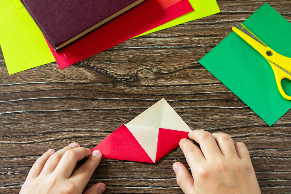 Segnalibro fai da te con la tecnica origami: i passaggi
