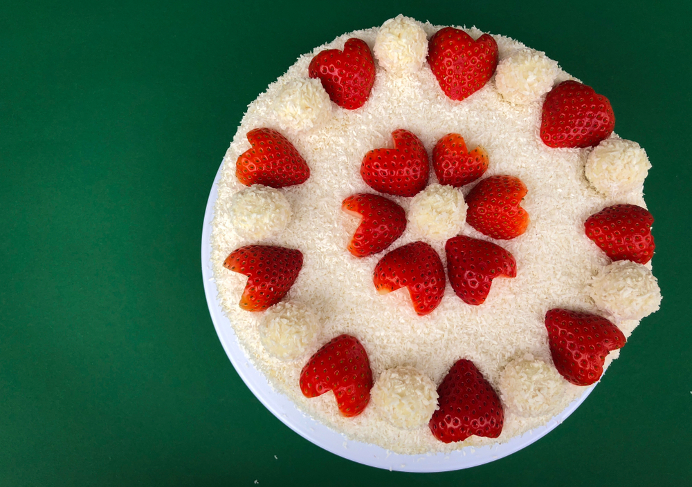 Come decorare una torta al cocco: 7 idee per le decorazioni