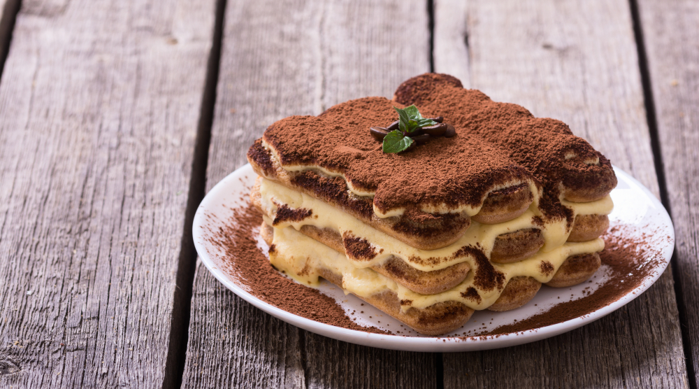 Ricetta tiramisù con panna, la versione più spumosa