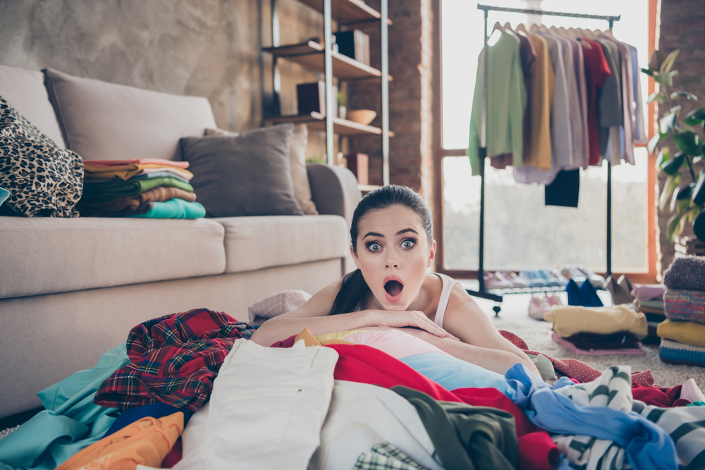 Come decidere cosa tenere e cosa buttare: 7 domande per il decluttering