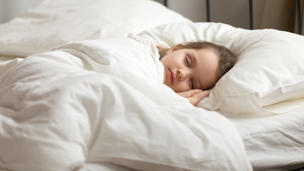 Come aiutare i bambini ad andare a letto: le frasi da dire