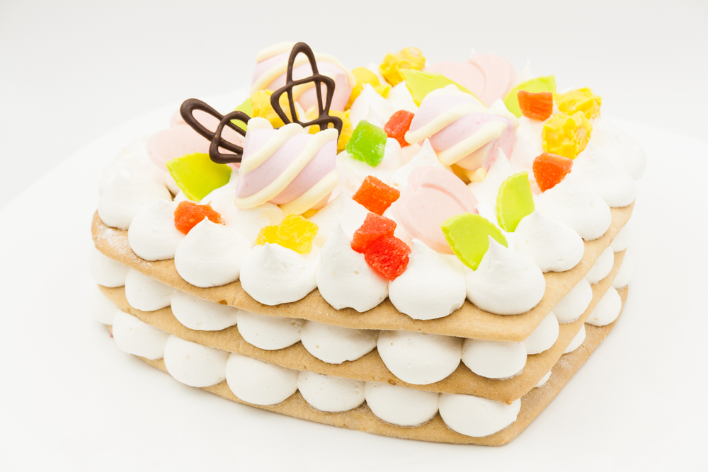 torte-forma-cuore-decorate-panna-1.jpg