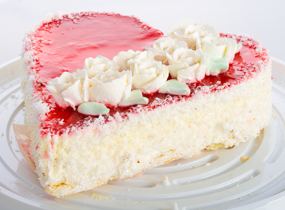torte-forma-cuore-decorate-panna-3.jpg