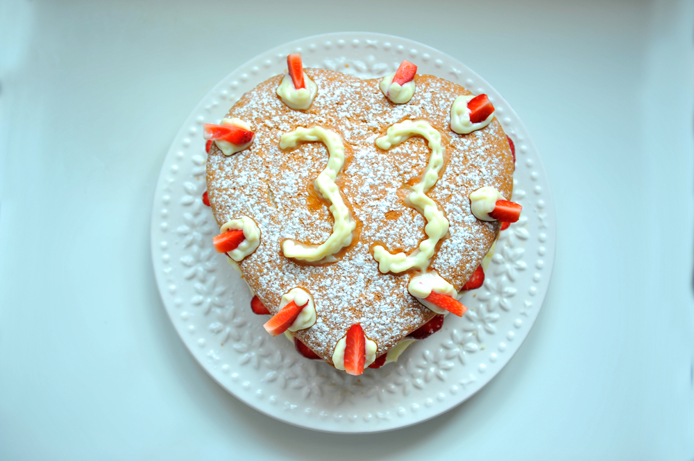 torte-forma-cuore-decorate-panna-6.jpg