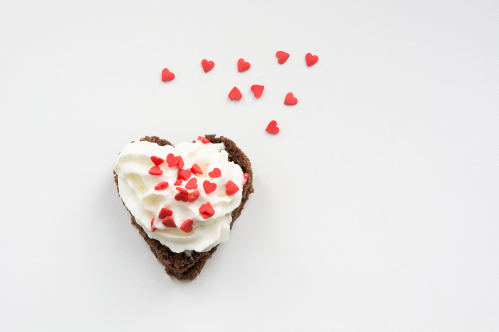 torte-forma-cuore-decorate-panna-8.jpg