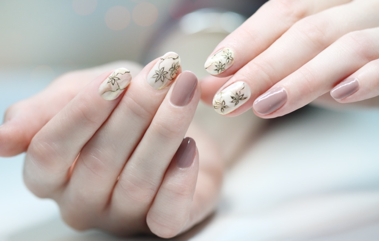 Manicure-colori-neutri-1.jpg