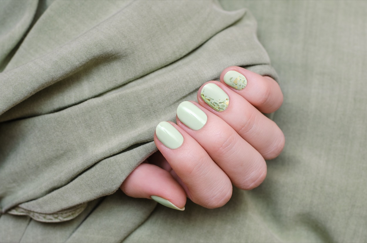 Manicure-colori-neutri-3.jpg