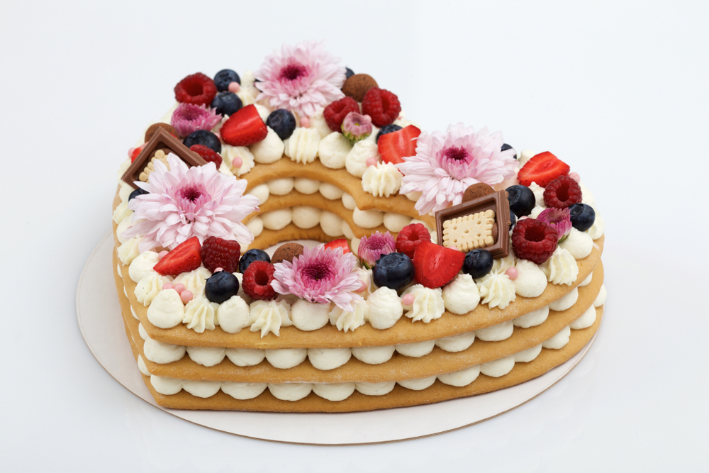 torte-forma-cuore-decorate-fragole-4.jpg