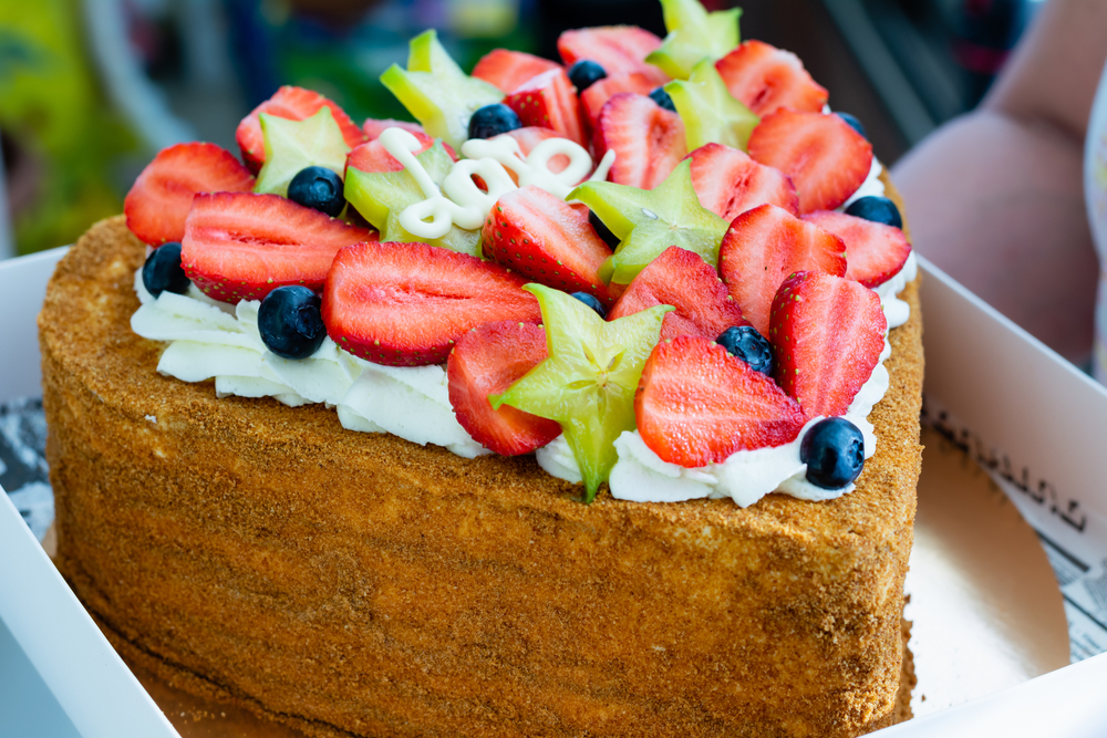 torte-forma-cuore-decorate-fragole-5.jpg