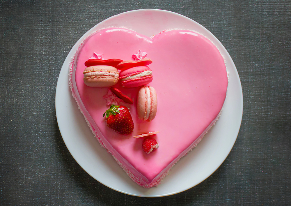 torte-forma-cuore-decorate-fragole-6.jpg