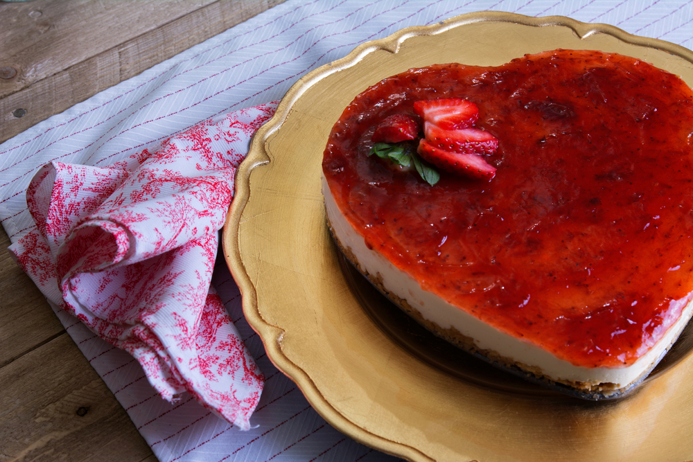 torte-forma-cuore-decorate-fragole-7.jpg