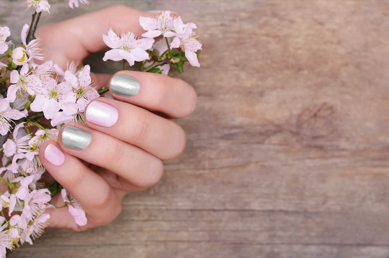 Nail art per la primavera 2021: 7 idee per la decorazione unghie