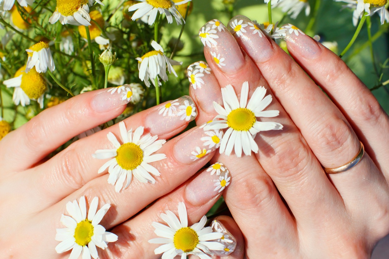 Nail-art-primavera-2021-design-shutterstock_81404878.jpg