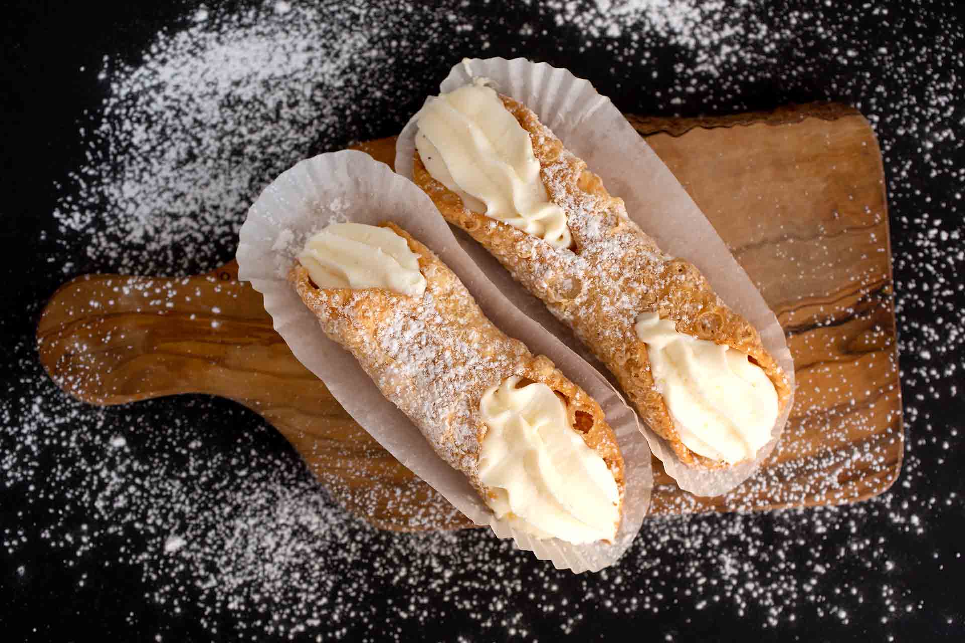 Come si preparano i cannoli siciliani: la ricetta originale