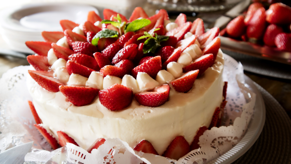 Torte decorate con fragole: 7 idee a cui ispirarsi
