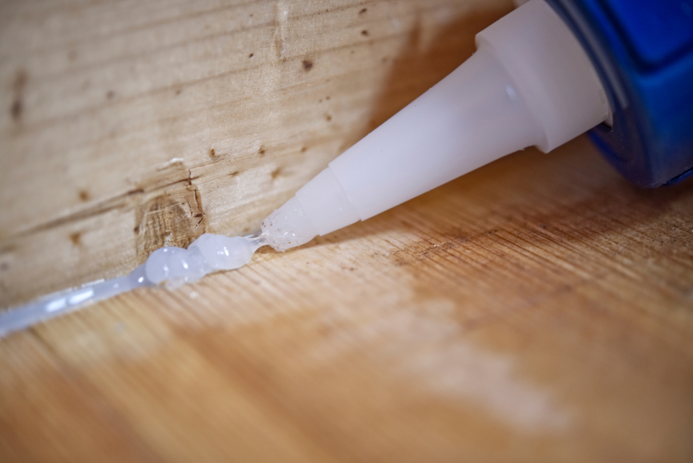 Come togliere il silicone dal pavimento