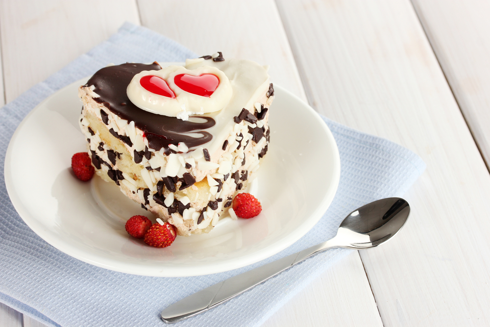 Torte a forma di cuore decorate con il cioccolato: 7 idee per le decorazioni