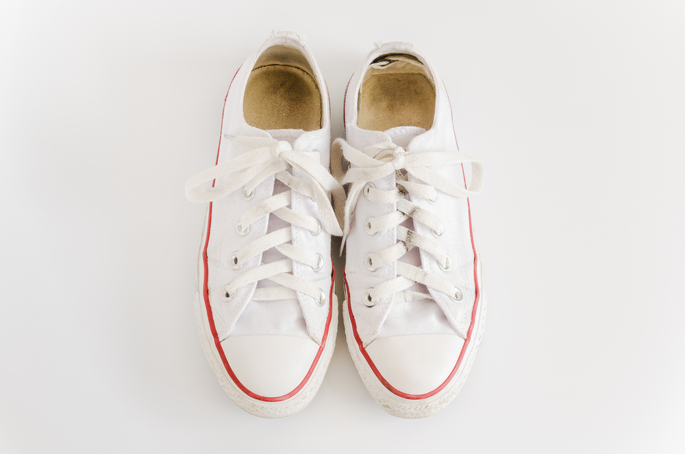 Scarpe sneaker: come decorare le bianche con i pois