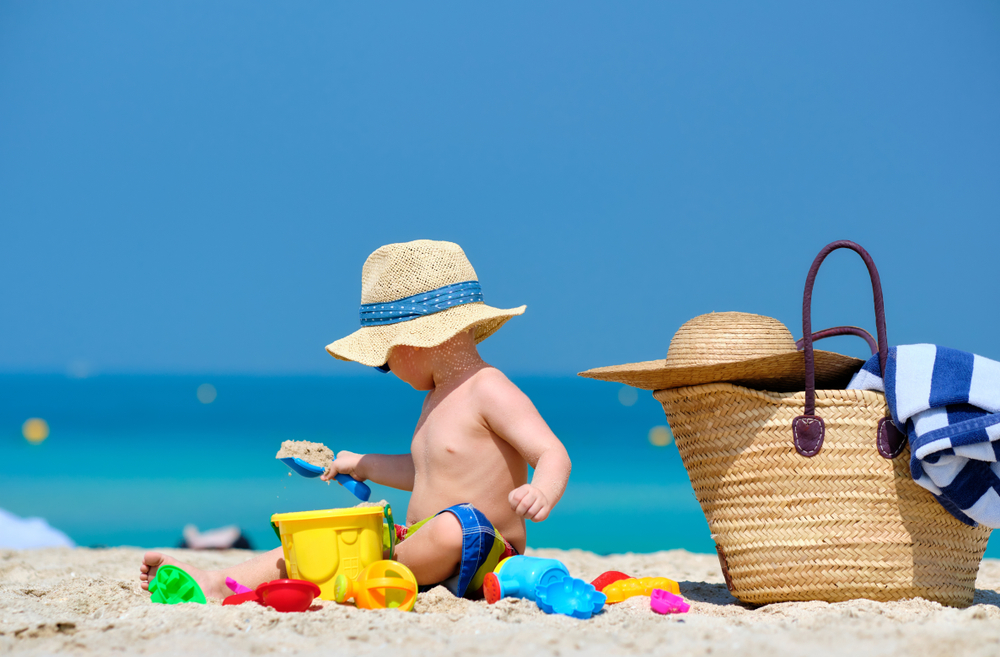 Borsa da spiaggia: cosa portare se abbiamo bambini