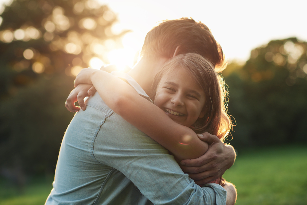 Perché fa bene abbracciare le persone che ami