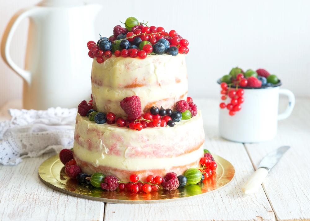 Torte decorate con i frutti di bosco: 9 idee per le decorazioni