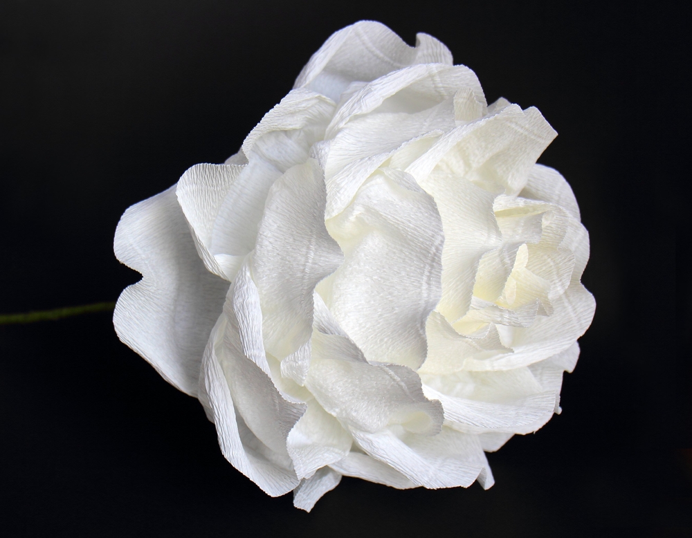 Fiori di carta crespa fai a te per decorare la festa di nozze