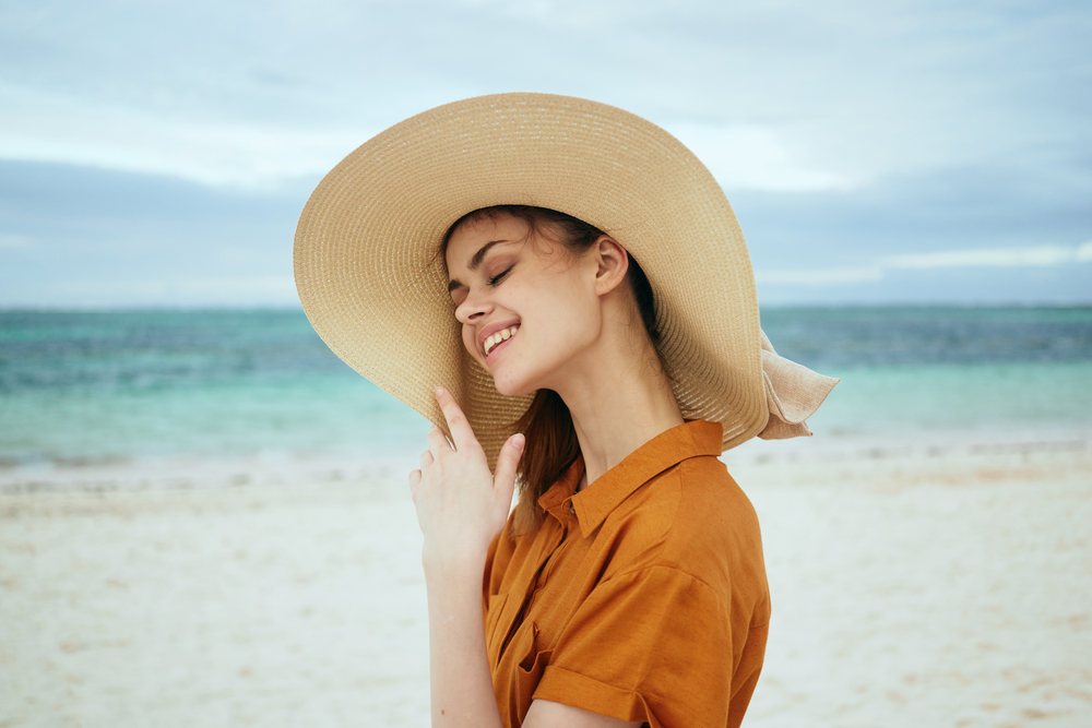 Come personalizzare un cappello di paglia in semplici passaggi