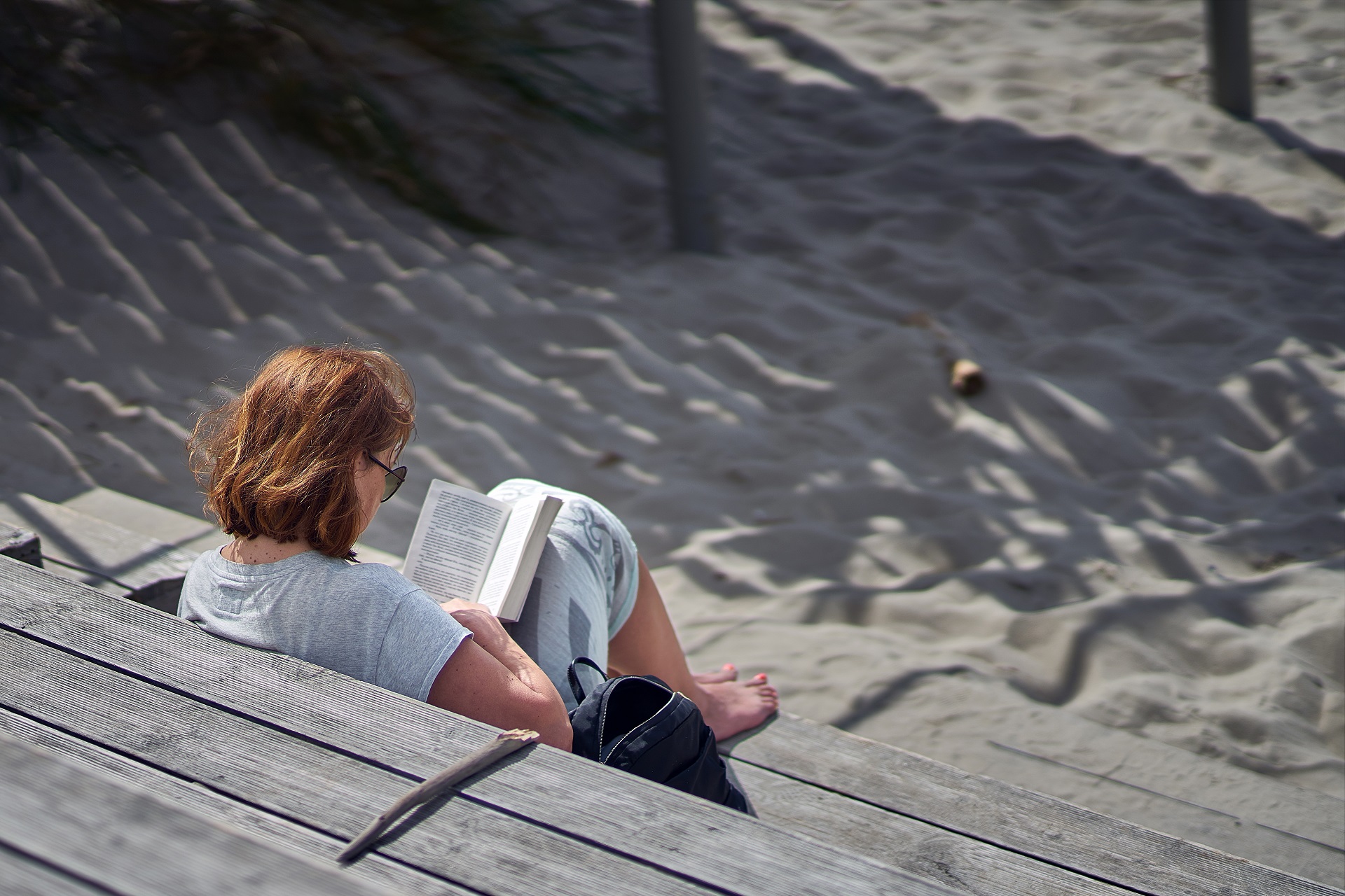 I libri di Elena Ferrante da leggere sotto l'ombrellone