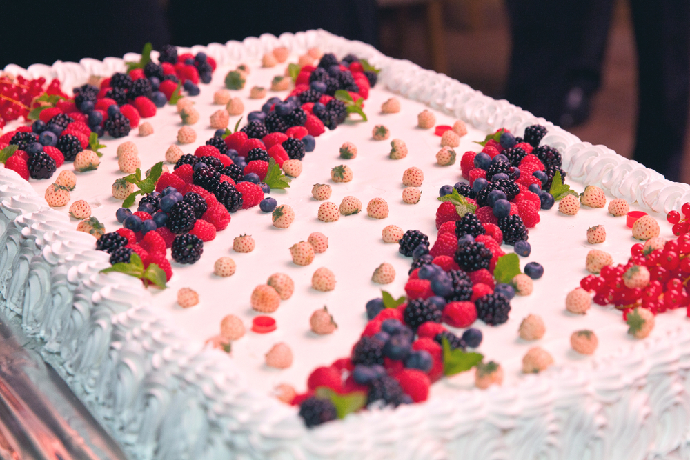 Torte rettangolari decorate con panna: 11 idee per le decorazioni