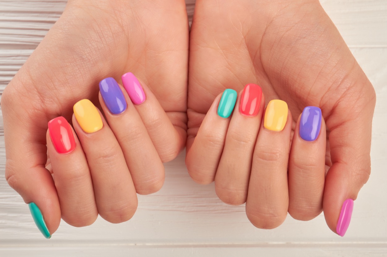 Nail-art-estate-2021-trend-decorazione-unghie-3.jpeg