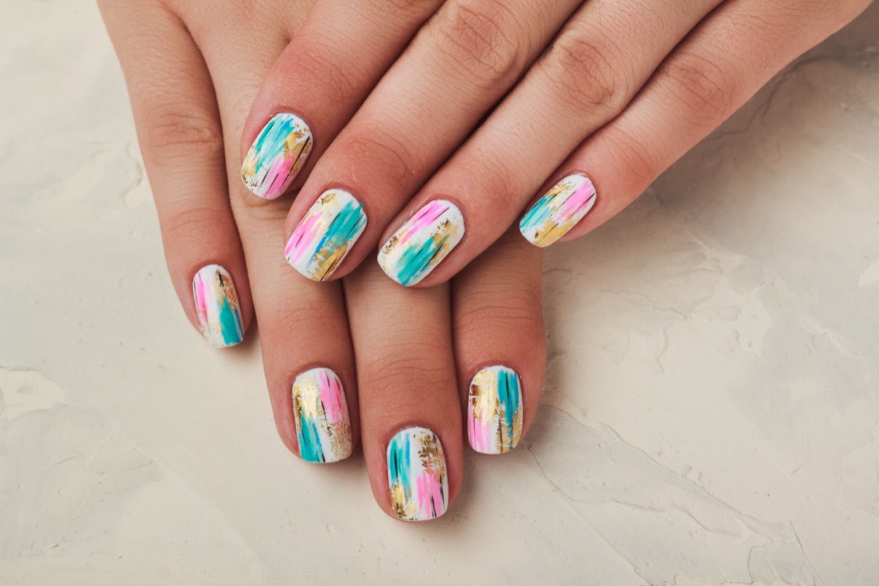 Nail-art-estate-2021-trend-decorazione-unghie-4.jpeg