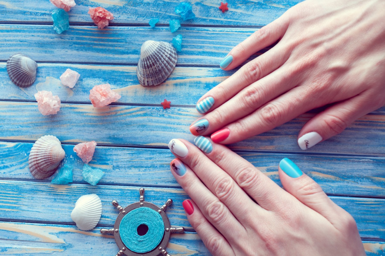 Nail-art-estate-2021-trend-decorazione-unghie-5.jpeg