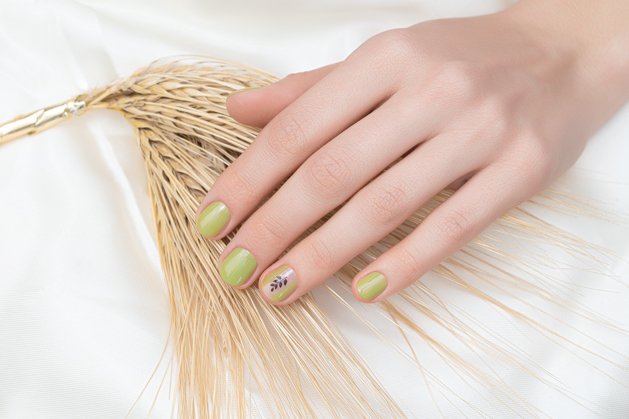 Nail-art-estate-2021-trend-decorazione-unghie-6.jpeg