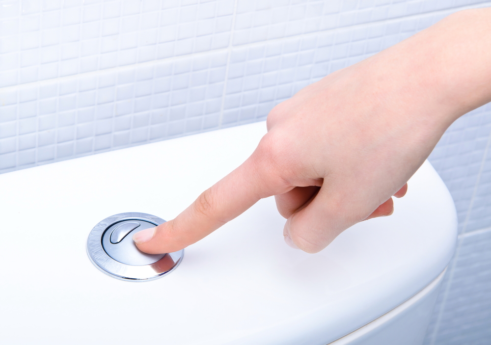 Come pulire e disinfettare il serbatoio del water