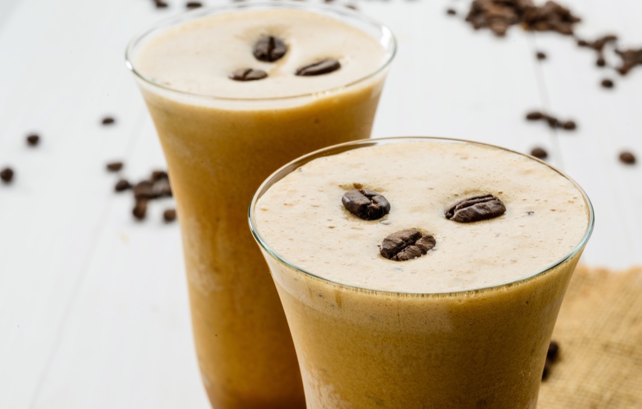 La ricetta del sorbetto al caffè senza panna per i fine pasto estivi